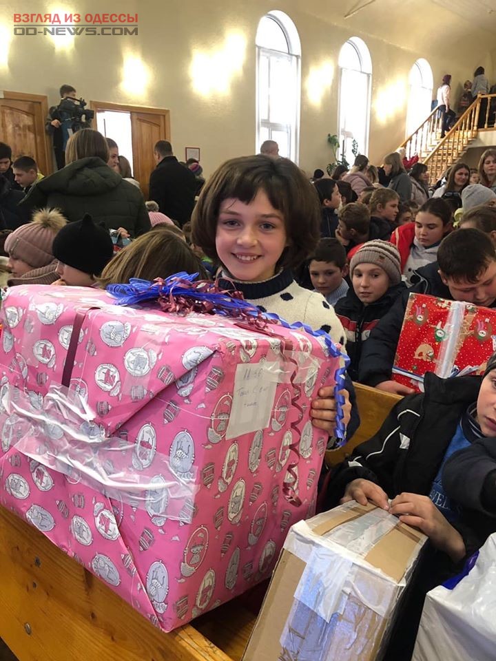 В Одессе детям из интернатов вручили те подарки, о которых они мечтали