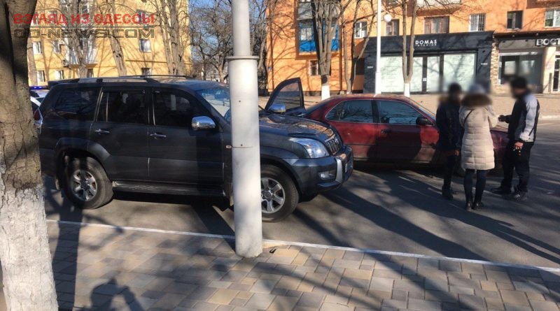 В Одесской области из-за невнимательности женщины пострадало авто