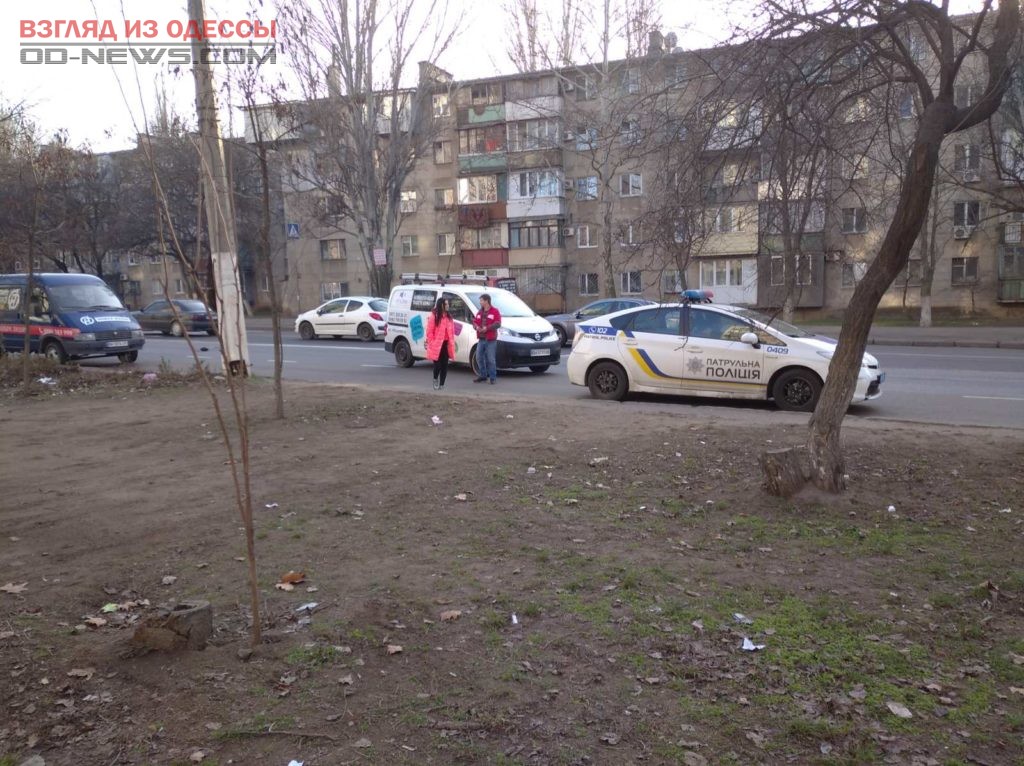 В Одессе на поселке Котовского на пешеходном переходе машина сбила человека