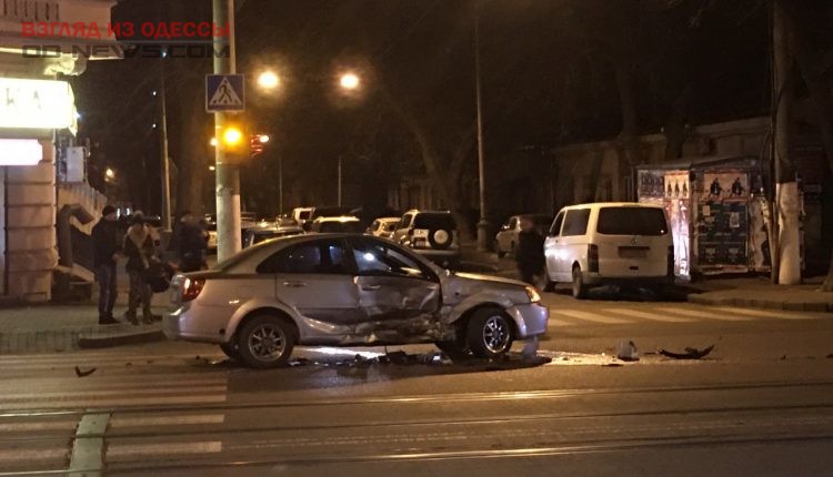 В Одессе в ДТП попал автомобиль с детьми