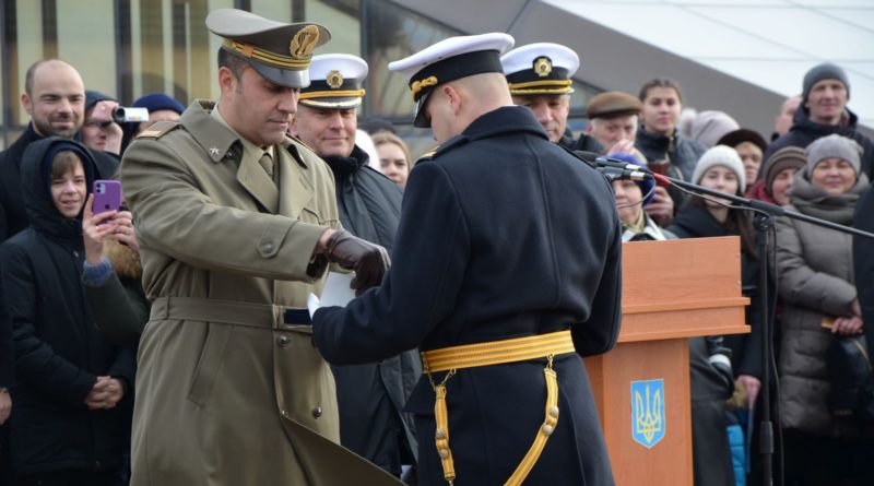 В Одессе появилась новая традиция при выпуске лейтенантов ВМС Украины