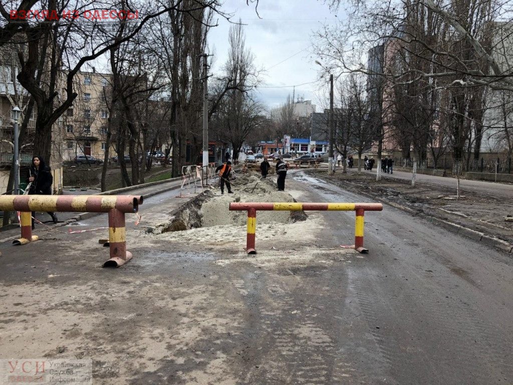 Яма в Одессе, в которую упал автомобиль - останется открытой