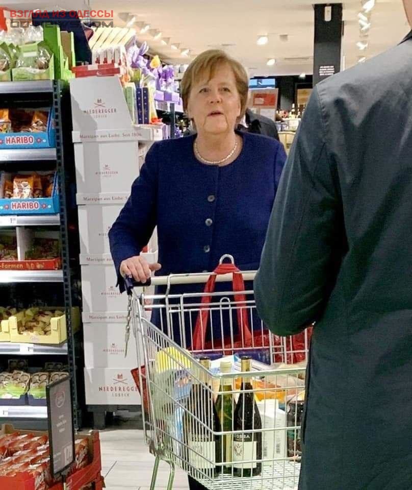 канцлер Германии в супермаркете