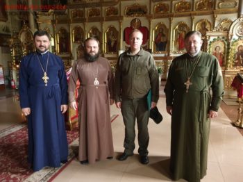 Єпископ ПЦУ в Одесі подарував прикордонникам унікальну книжку