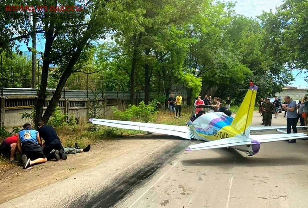 В Одессе упал самолет 1