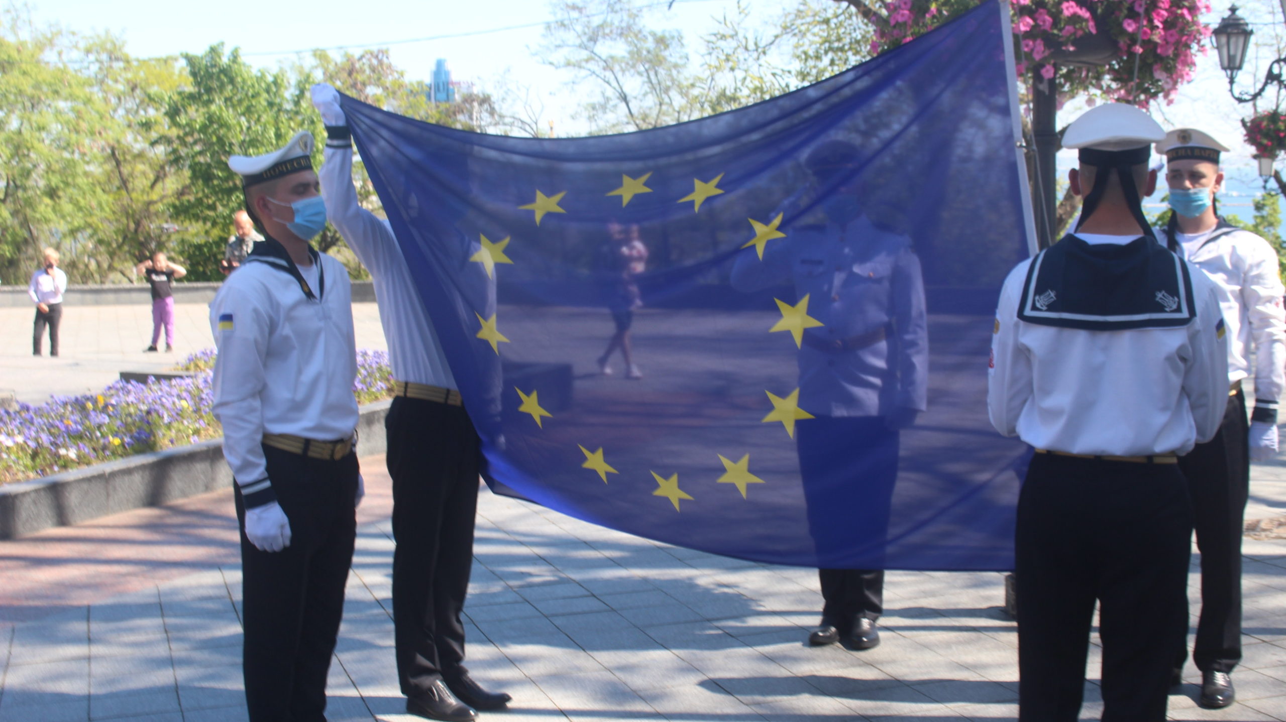 Одесса флаг Евросоюза. В Одессе подняли флаг ЕС. Труханов Одесса фото 9 мая. Одесса телеграмм телеграм