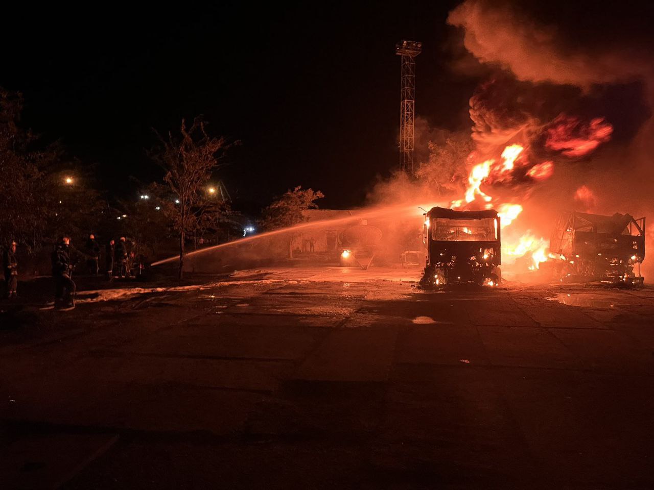 Новости одесса сегодня последние свежие события. Сильный пожар. Огромный пожар. Пожар фото. Пожар в Одессе.