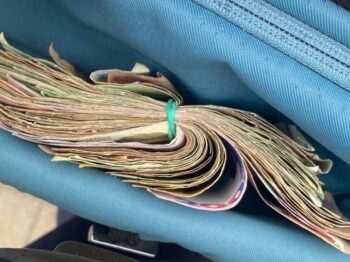 В Одеській області жінка знайшла пачку грошей та повернула їх власнику