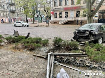 ДТП в Одесі: автівку від удару відкинуло на тротуар, де в той час перебувала дівчинка