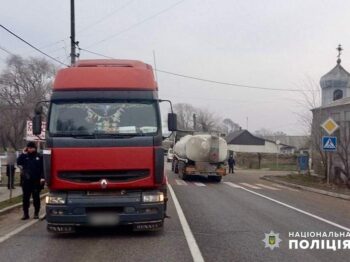 В Одеській області покарають водія, який на вантажівці наїхав на жінку
