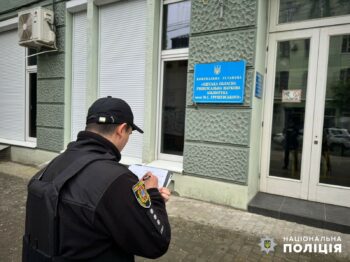 В Одесі біля приміщення бібліотеки чули звуки схожі на постріли та сварки, погрози