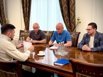 Геннадій Труханов та мер Маріуполя обговорили підтримку переселенців