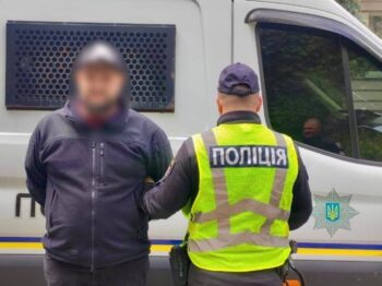Пограбував киянку на 300 тисяч гривень і втік до Одеси на таксі — поліція його затримала