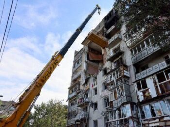 Одеські фахівці з будівництва працюють над відновленням житла після атак дронів
