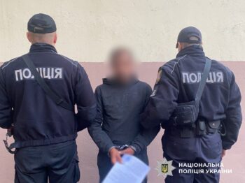 В Одесі двоє чоловіків грабували перехожих — їм загрожує до 10 років ув’язнення