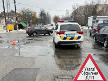 У Подільську 77-річний водій збив жінку: пішохідка з переломом