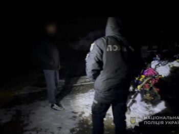 Вандалізм на кладовищі: поліція затримала 29-річного жителя Одещини