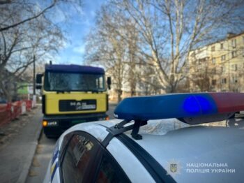Смертельна трагедія у Київському районі Одеси: сміттєвоз наїхав на пішохода