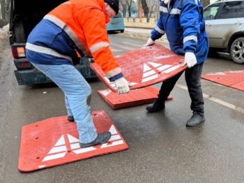 В Одесі на аварійній ділянці дороги облаштували засоби зниження швидкості