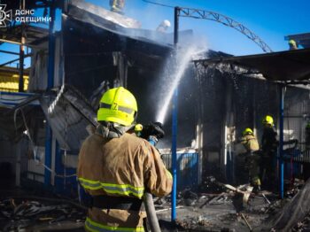 Під Одесою на промринку «7-й кілометр» спалахнула пожежа