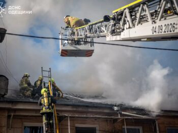 У центрі Одеси спалахнула пожежа в житловому будинку
