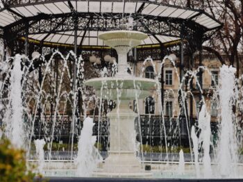 В Одесі стартував сезон фонтанів: у Міському саду вже запрацював перший водограй