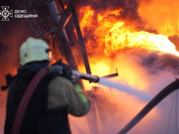 Нічна атака: на Одещині горіла інфраструктура