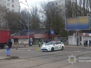 В Одесі під колесами вантажівки загинула 59-річна жінка