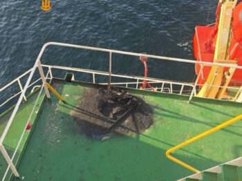 Росія вдарила по судну з кукурудзою: що відомо про атаку на Одещину