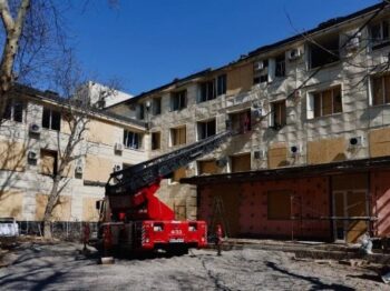 В Одесі після атаки готують відновлення пологового будинку №5
