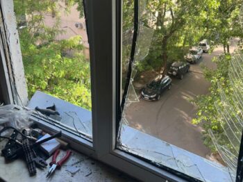 Вибух у багатоповерхівці Одеси: чоловік опинився в лікарні