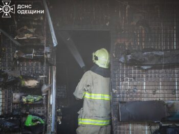 Біля ринку в Одесі спалахнула пожежа