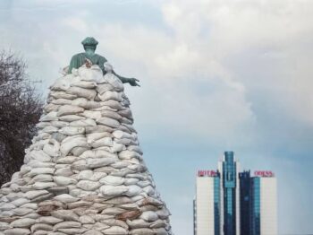 Одеса між війною і світом: у Литві відкрили виставку про українське місто