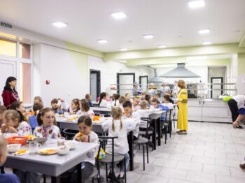 В Одесі пояснили, чому в частині шкіл запроваджують доставку готової їжі замість приготування на місці