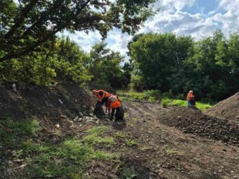 В Одесі виявили масштабне стихійне сміттєзвалище біля залізничної гілки