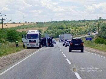 На трасі Одеса – Рені перекинулася вантажівка з дизельним пальним